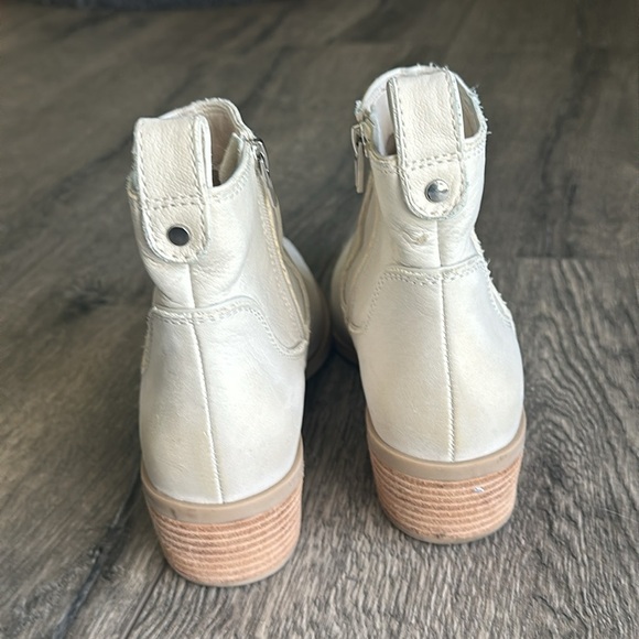 Dolce Vita shoes, booty style soft ivory leather size 8 - Picture 6 of 10